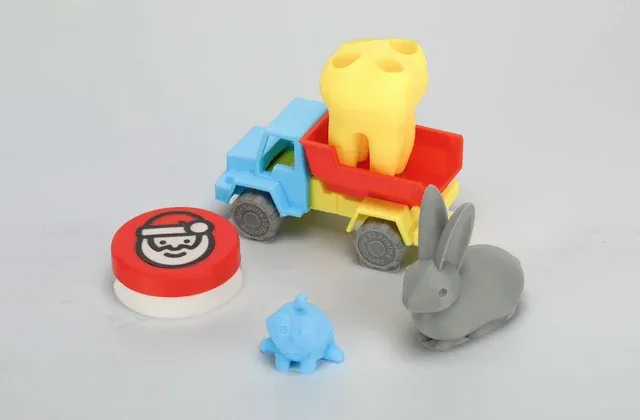 REVELMONT – barevné 3D tištěné hračky a modely